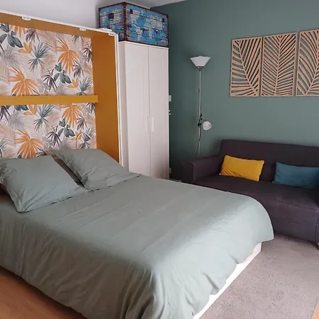 Nature Et Loisirs: Parking/ Piscine Appartement Bandol